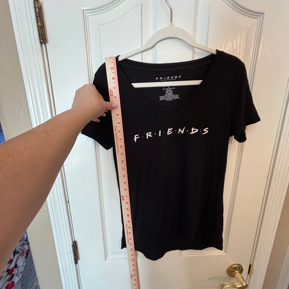 FRIENDS Black V-Neck Women's Short Sleeve T Shirt in Women’s Medium Casual TV - Picture 5 of 6